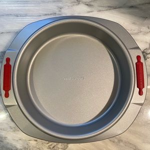 NWOT Cake Boss 9” Cake Pan